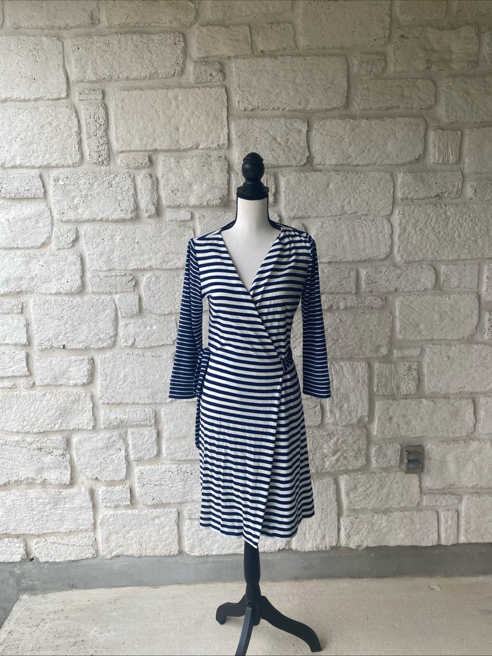 Diane Von Furstenberg Navy Blue White Striped Knee Length Wrap Dress Sz 8